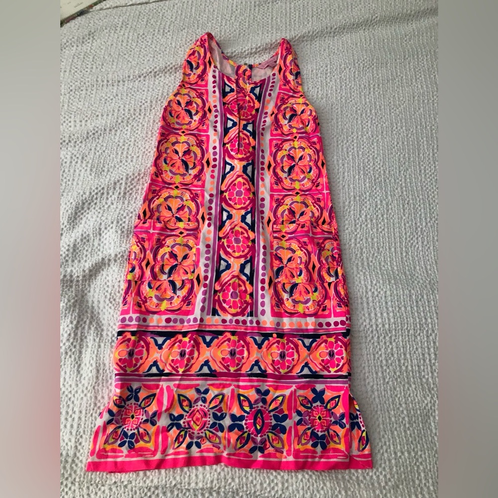 Lilly Pulitzer dress size 2 has some stretch and very flattering on.